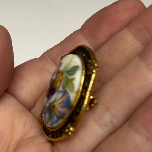 Vintage Hand-Painted Porcelain Brooch | Floral Oval Pin | Gold Filigree Frame - Picture 6 of 7
